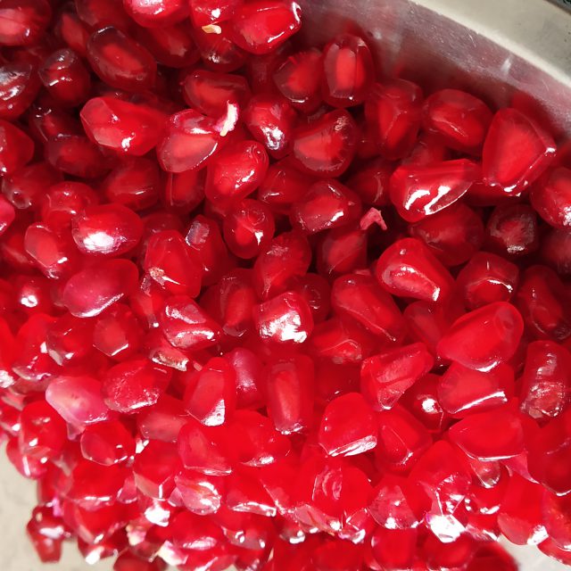 Eat pomegranates and be rich in Nutrition